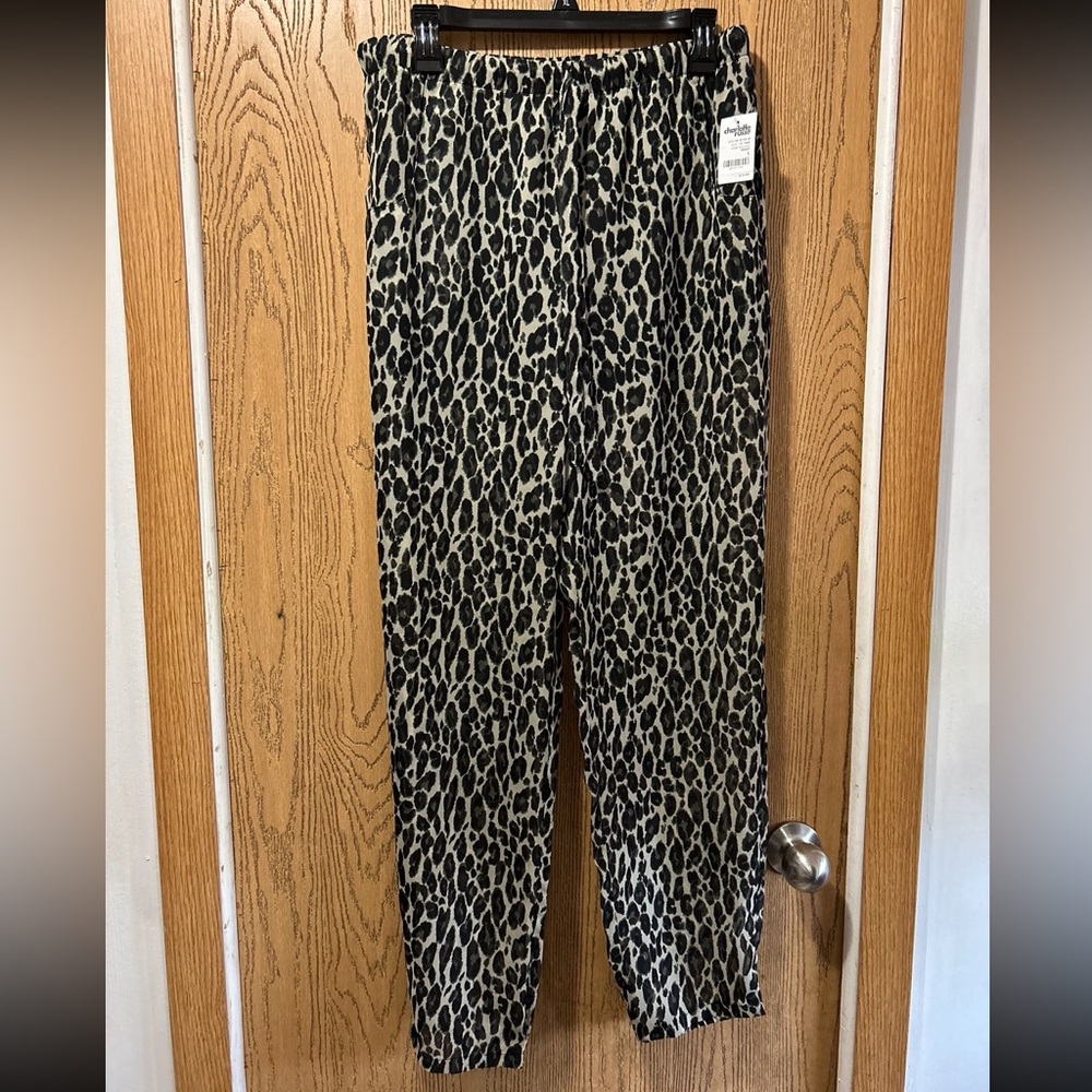 NWT Charlotte Russe dressy pants in a size Large